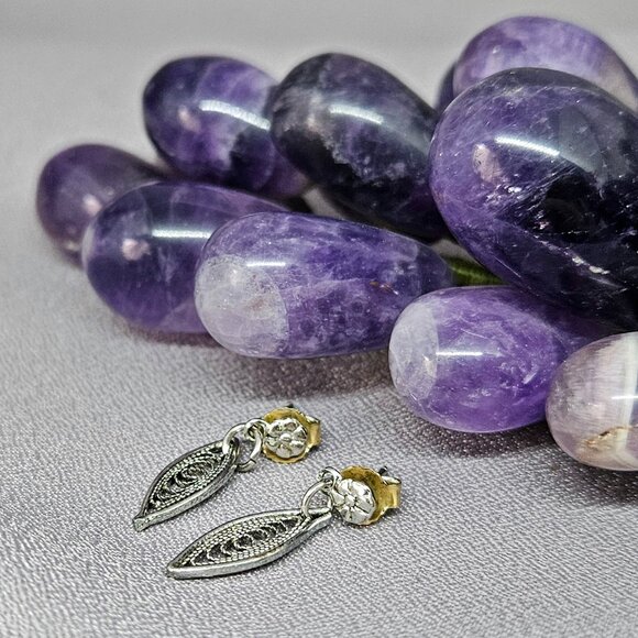 Silver Tone Marque shape, Swirled Earrings, flower post, Vintage (90s) - 1" - Picture 5 of 5